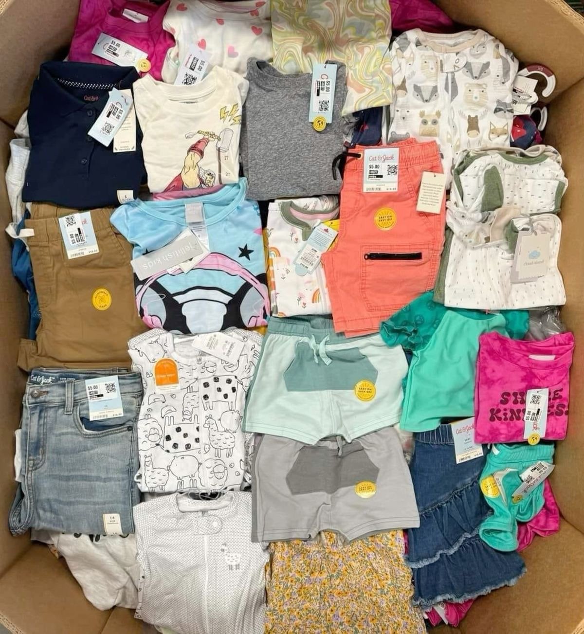 Kids wholesale clothing pallet with 200 pieces of mixed children’s apparel