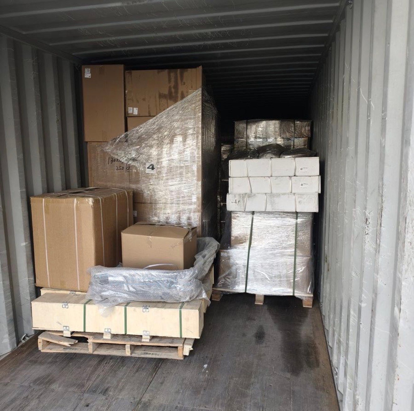 20ft export container loaded with wholesale merchandise