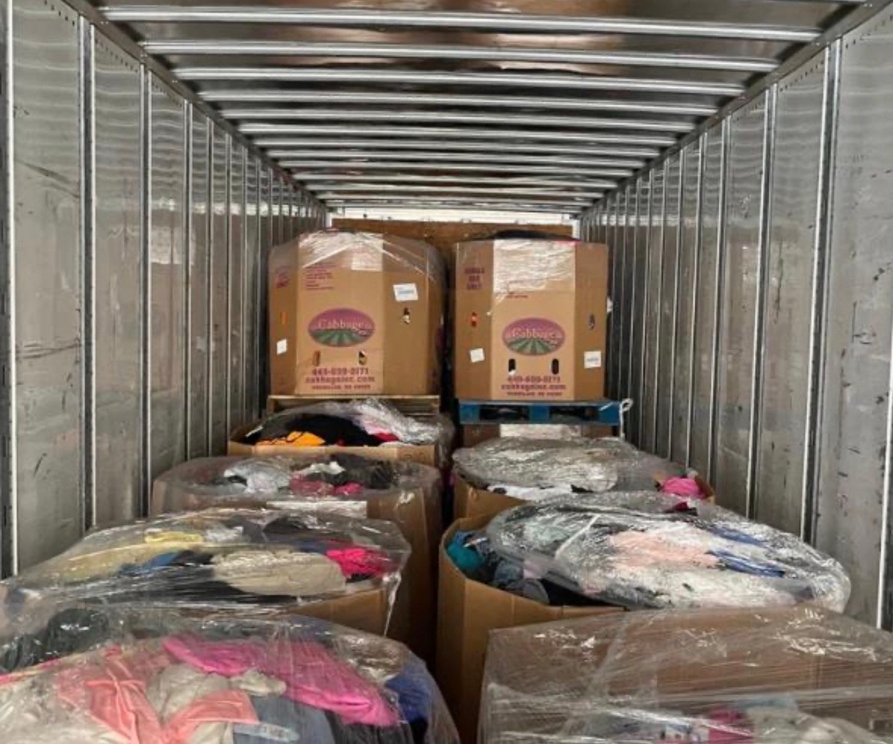 Clothing liquidation truckload with mixed wholesale apparel inventory
