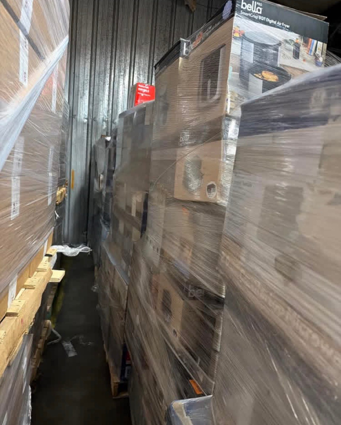 Electronics liquidation truckload with mixed-retailer wholesale inventory