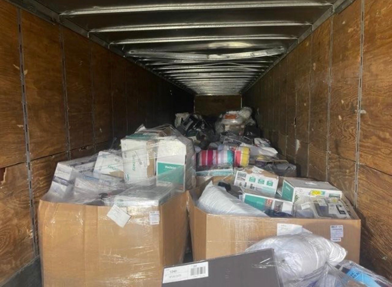 Home goods liquidation truckload with mixed wholesale household merchandise