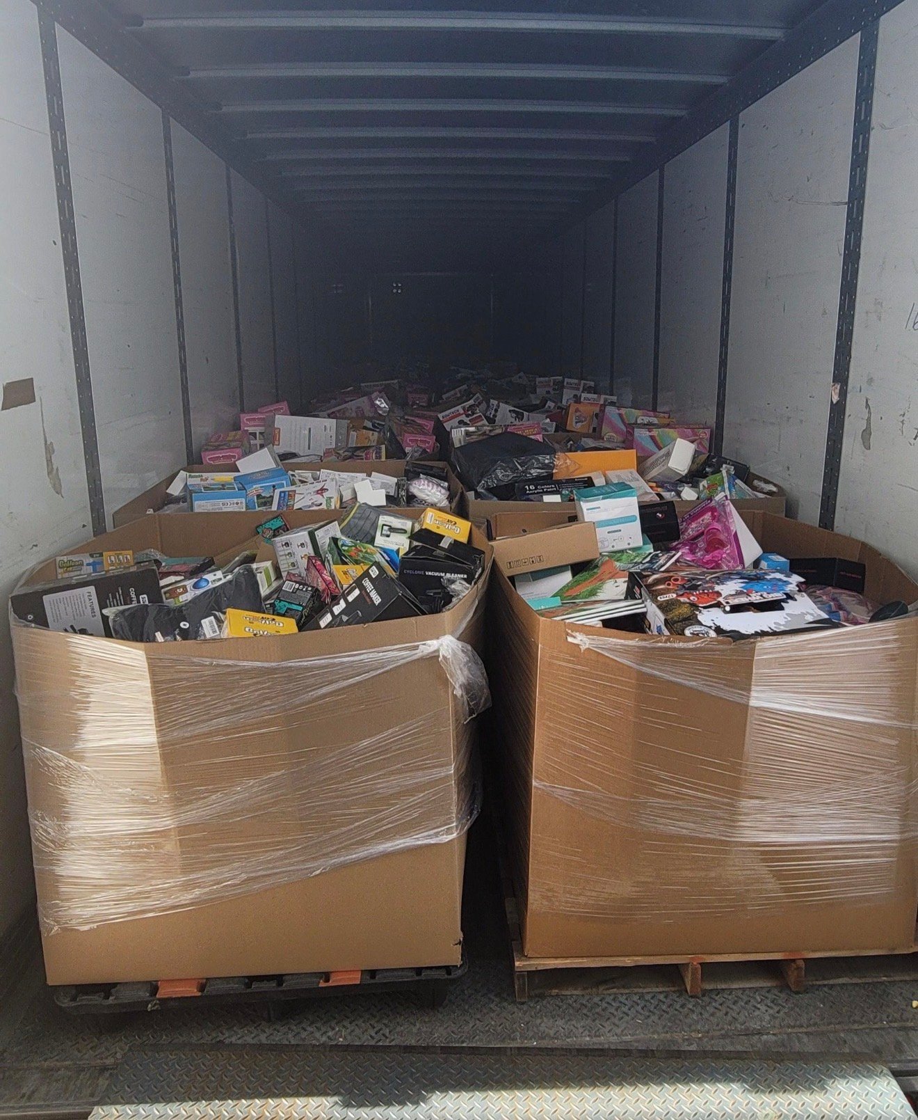 Mixed general merchandise container liquidation load for wholesale export buyers